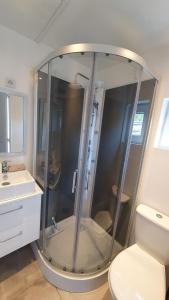 Kúpeľňa v ubytovaní R10 Idéal déplacement pro + 32 fotografií