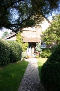Vườn quanh Tudor Cottage