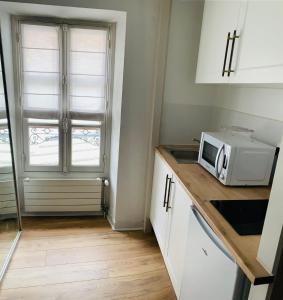 Kuchyň nebo kuchyňský kout v ubytování La Maison d'Emilie - Appartements