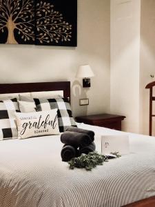 Un pat sau paturi într-o cameră la La Porticada