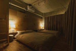 Postel nebo postele na pokoji v ubytování DENCHI TOKYO - Private Designer Stay in Asakusa