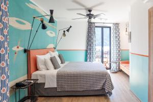 a bedroom with a bed and a blue wall at Art Hotel Riposo in Ascona