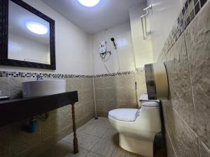 Koupelna v ubytování Pai Residence Hotel