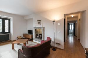 a living room with a couch and a fireplace at Il Larice - Agriturismo Alpe del Ville San Primo by Wonderful Italy in Bellagio