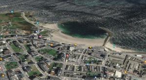eine Karte einer Stadt mit Strand und See in der Unterkunft EnBurela Lujo A Pie de Playa in Burela