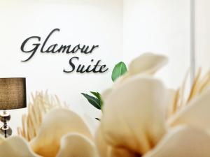 a close up of a white flower with the words glamour suite w obiekcie Glamour Suite Cagliari w Cagliari