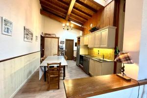 Ett kök eller pentry på Nice and bright apartment in Combloux
