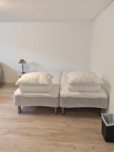 Postel nebo postele na pokoji v ubytování Feriehuse Hvide Sande + 4 fotografie
