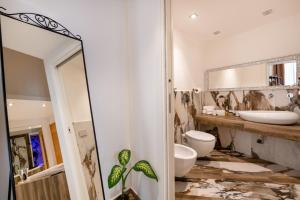 Koupelna v ubytování Sant'Antonino Luxury Suite