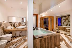 Koupelna v ubytování Sant'Antonino Luxury Suite
