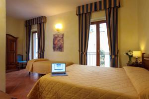 Postel nebo postele na pokoji v ubytování Hotel Bologna