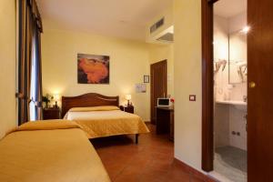 Postel nebo postele na pokoji v ubytování Hotel Bologna