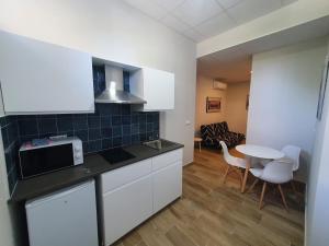 Η κουζίνα ή μικρή κουζίνα στο B75 Apartments Bilbao