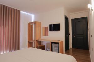 Postel nebo postele na pokoji v ubytování Asi Rooftop Hotel