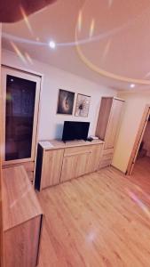 an empty room with a desk and a wooden floor at Кандавас 9 in Daugavpils