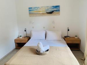 a bedroom with a bed with a basket on it at Skopelos Inn in Stafylos