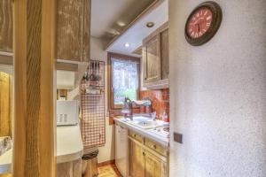 Kuchnia lub aneks kuchenny w obiekcie Studio cabine Le Charvet