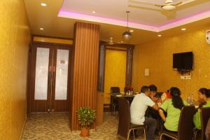 Επισκέπτες που μένουν στο CHETAN INN HOTEL