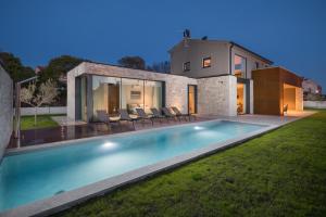 Bazén v ubytování Design Villa Palmeta nebo v jeho okolí