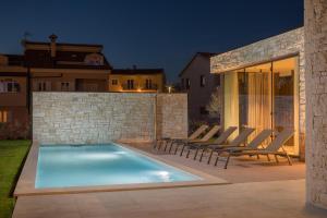 Bazén v ubytování Design Villa Palmeta nebo v jeho okolí