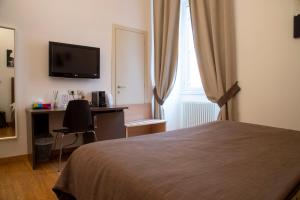 TV a/nebo společenská místnost v ubytování Rome Armony Suites