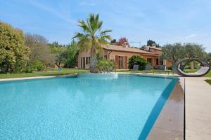 a swimming pool in front of a house at Villa Sellemond in Lazise