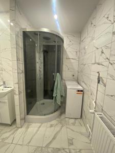 Salle de bains dans l'établissement KORNELITA Apartament Darłowo