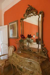 a mirror sitting on top of a table in a room at La Vie En Rose in Cava deʼ Tirreni