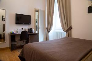 TV a/nebo společenská místnost v ubytování Rome Armony Suites