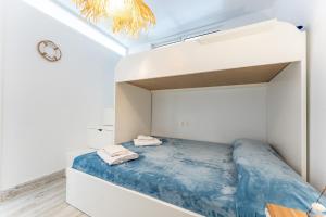 Ein Bett oder Betten in einem Zimmer der Unterkunft Rocas del Mar