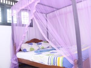Tempat tidur dalam kamar di Mirissa Harbour View