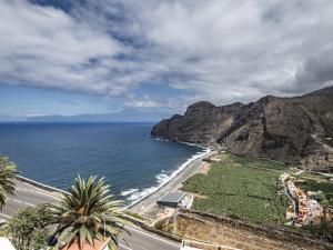 a view of the ocean and a mountain at Lightbooking Patio tipico canario Hermigua in Hermigua