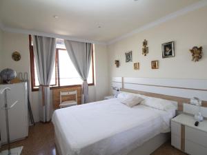 Posteľ alebo postele v izbe v ubytovaní Lightbooking La Nogalera Torremolinos + 37 fotografií