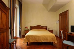 Ένα ή περισσότερα κρεβάτια σε δωμάτιο στο Hotel Bologna