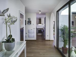 Kuchyň nebo kuchyňský kout v ubytování Lightbooking Villa El Molino piscina privada climatizada