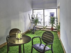 Posezení v ubytování Lightbooking Villa El Molino piscina privada climatizada