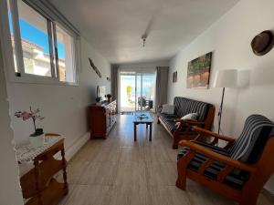 a living room with two chairs and a couch at Lightbooking Agua Garcia Tacoronte con terraza in Tacoronte