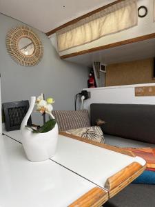 Zdjęcie z galerii obiektu location un petit voilier w La Rochelle