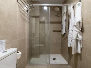 Kúpeľňa v ubytovaní Nuevos Lightbooking Livian Suites Las Palmas + 37 fotografií
