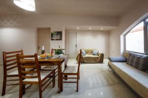 Posezení v ubytování Nadia Apartments A + 20 fotografií
