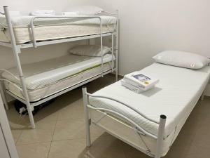 Двухъярусная кровать или двухъярусные кровати в номере Casa Maddy Pietrasanta