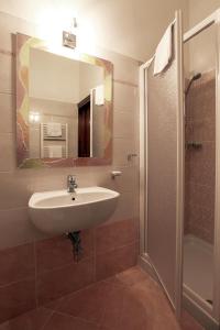 Kylpyhuone majoituspaikassa Hotel Bologna