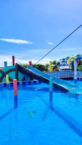 a water slide in a pool at a water park at Pousada Bugaendrus in Touros