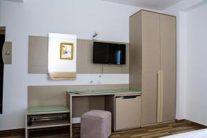 TV a/nebo společenská místnost v ubytování Hotel Orange