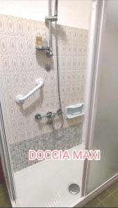 Ένα μπάνιο στο APPARTAMENTO DELIZIOSO CON TERRAZZO IN CENTRO-DELICIOUS APARTMENT WITH TERRACE