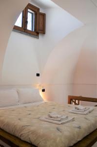 a bed in a room with a window at L'Antico Episcopio in Scala
