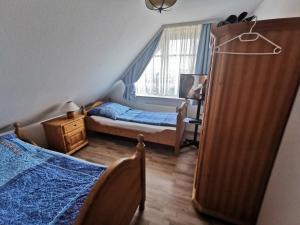 a bedroom with two beds and a window at Yachthus in Carolinensiel