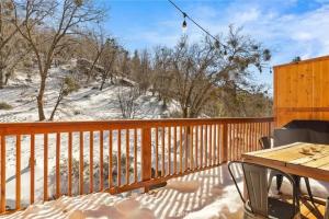 Galeriebild der Unterkunft Le Chalet of Arrowbear Lake in Running Springs + 28 Fotos