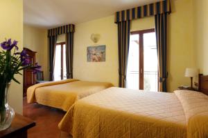 Postel nebo postele na pokoji v ubytování Hotel Bologna