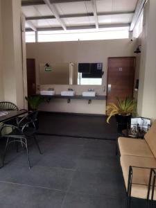 Μια τηλεόραση ή/και κέντρο ψυχαγωγίας στο HOTEL M ELITE BLACK